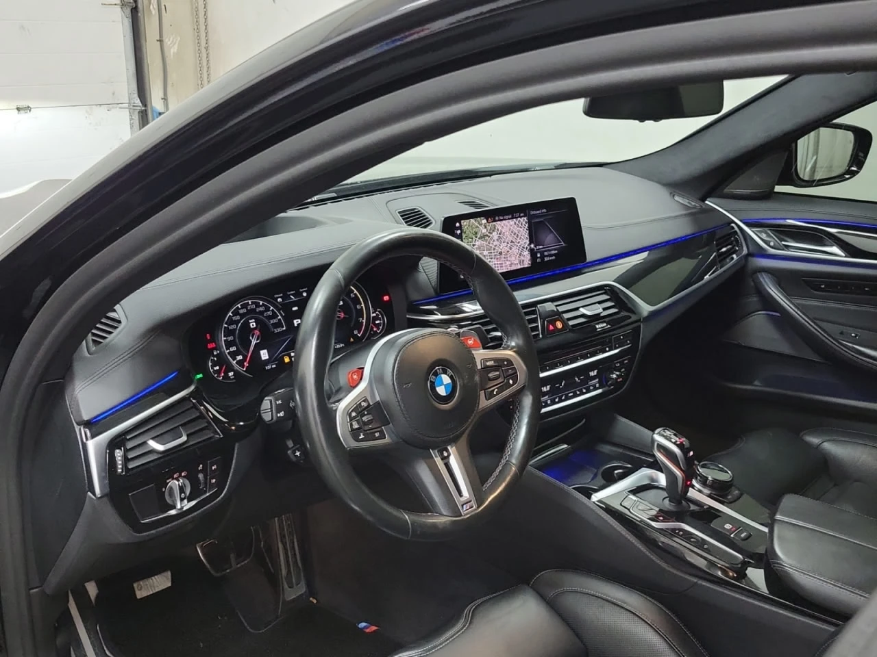 BMW M5 * АВТО КРЕДИТ* ЦЕНА ДО БГ * Сервизна история *  - изображение 8