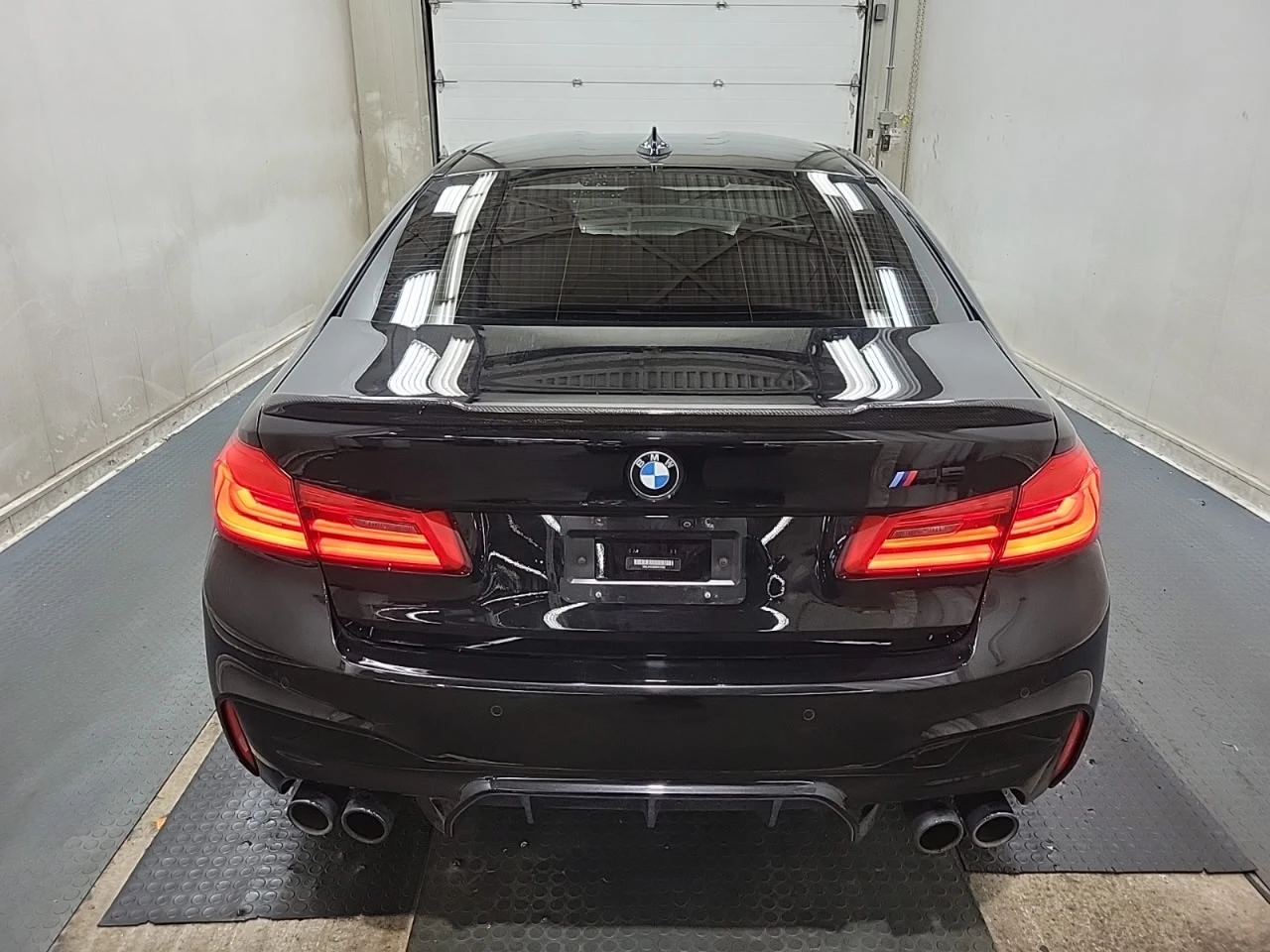 BMW M5 * АВТО КРЕДИТ* ЦЕНА ДО БГ * Сервизна история *  - изображение 4