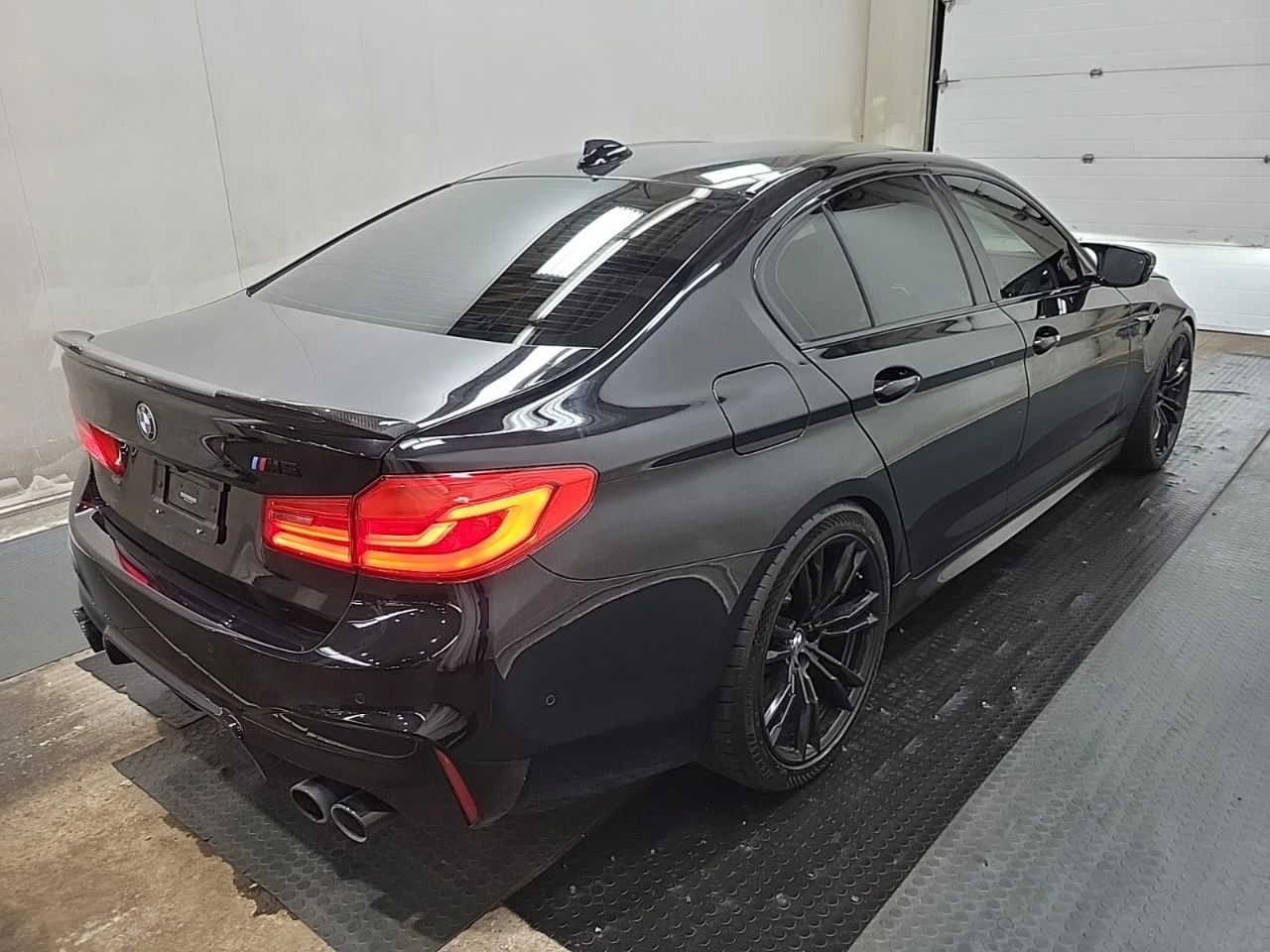 BMW M5 * АВТО КРЕДИТ* ЦЕНА ДО БГ * Сервизна история *  - изображение 5