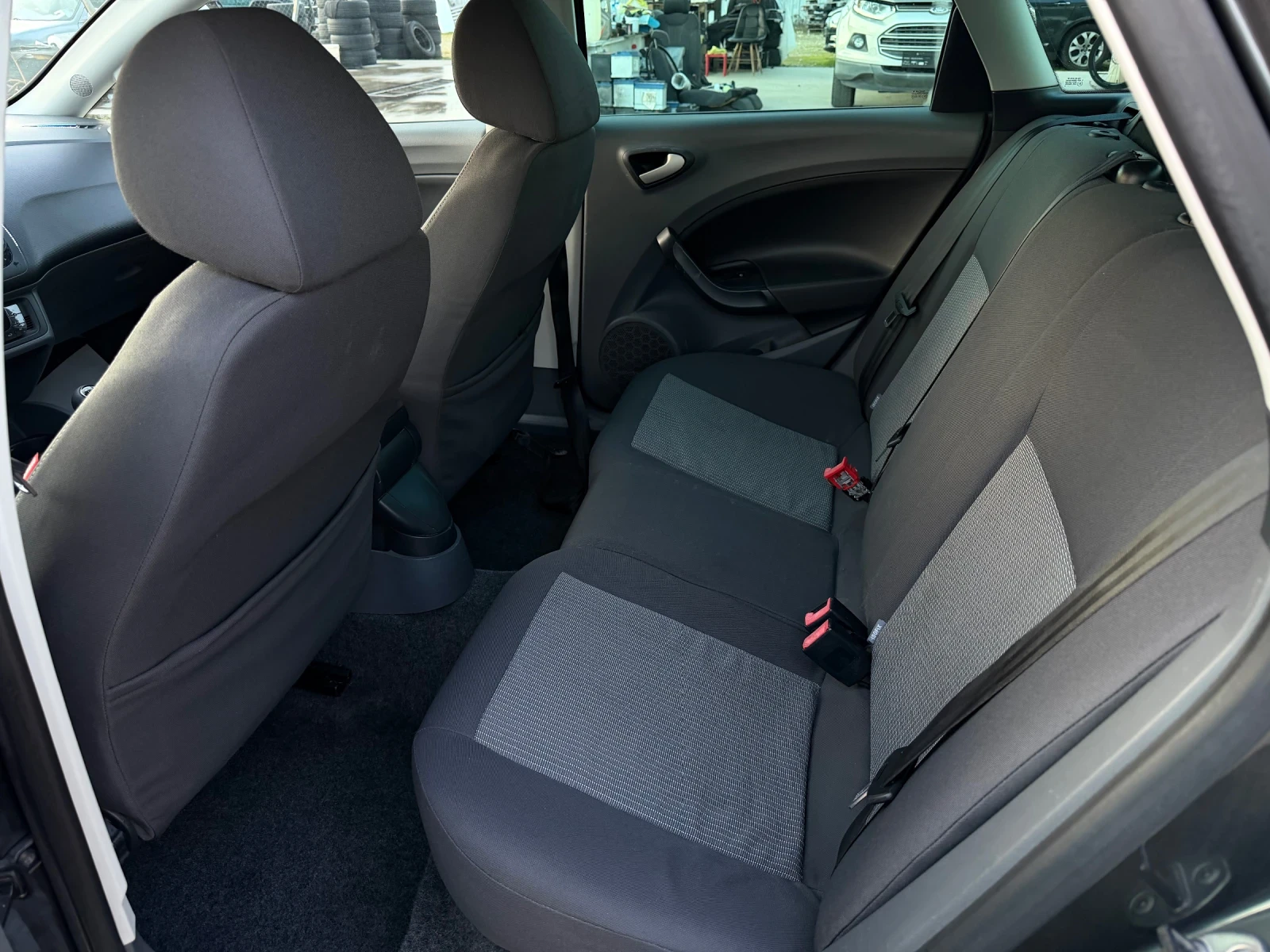 Seat Ibiza 1.6TDI-90к.с./ Автопилот/ Климатроник, снимка 10 - Автомобили и джипове - 53738310