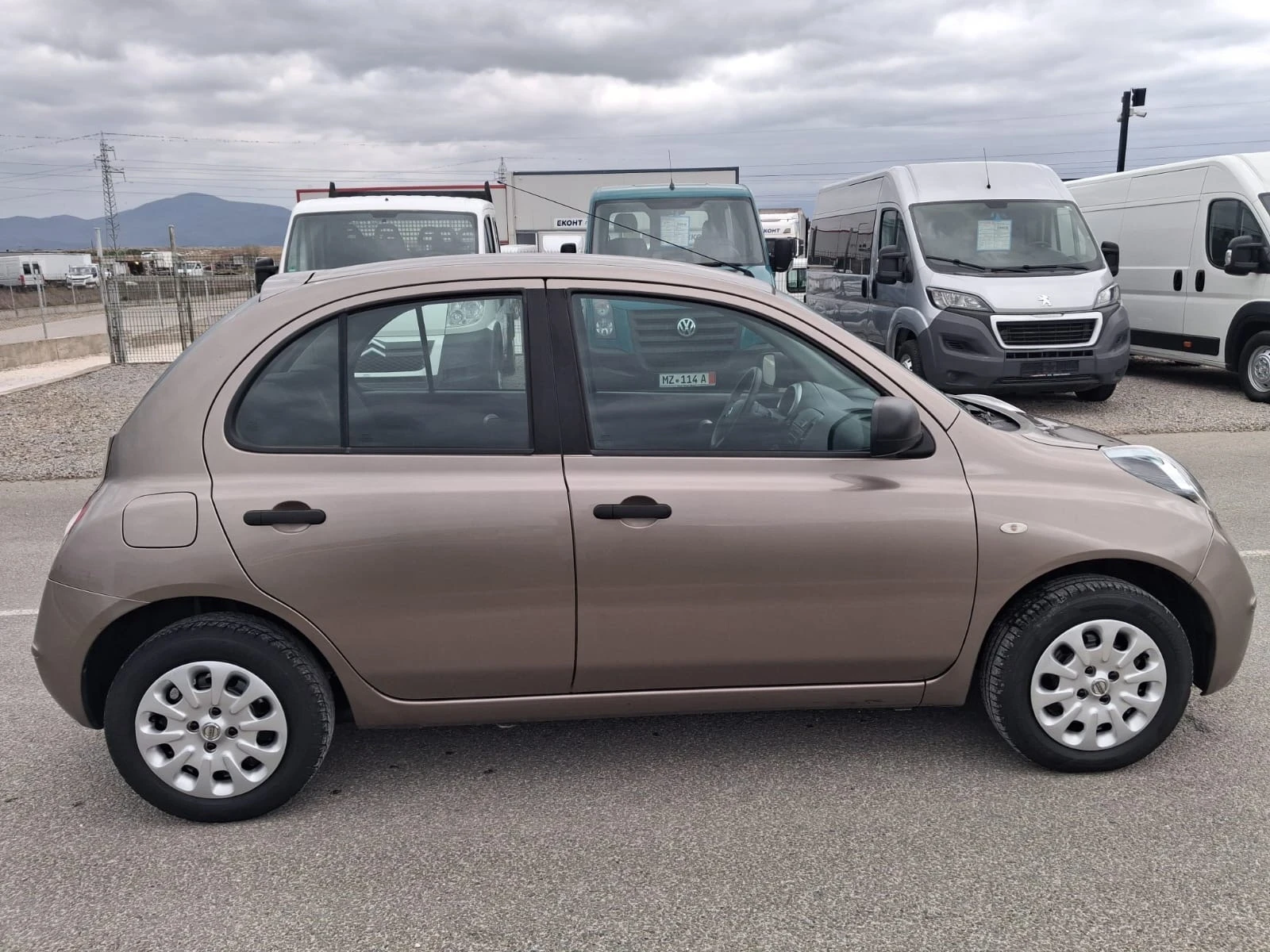 Nissan Micra 1.3 клима уникат Германия без точка ръжда, снимка 8 - Автомобили и джипове - 53906974