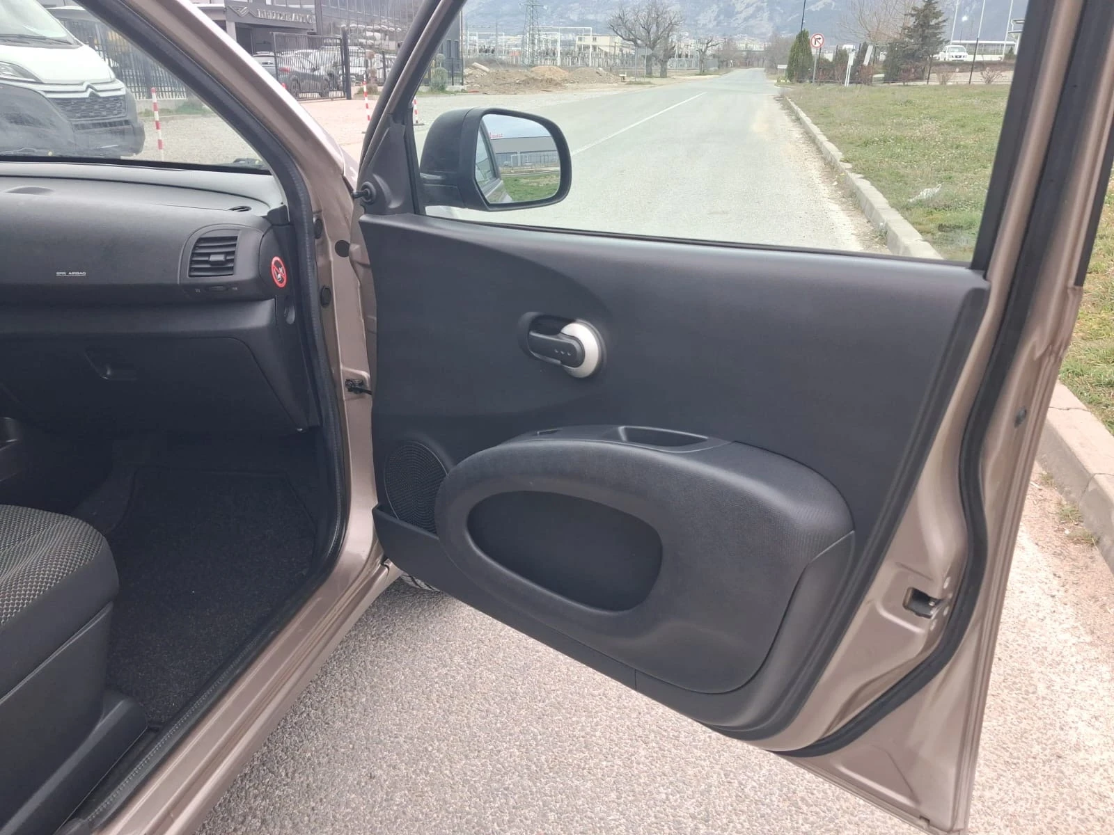 Nissan Micra 1.3 клима уникат Германия без точка ръжда, снимка 9 - Автомобили и джипове - 53906974