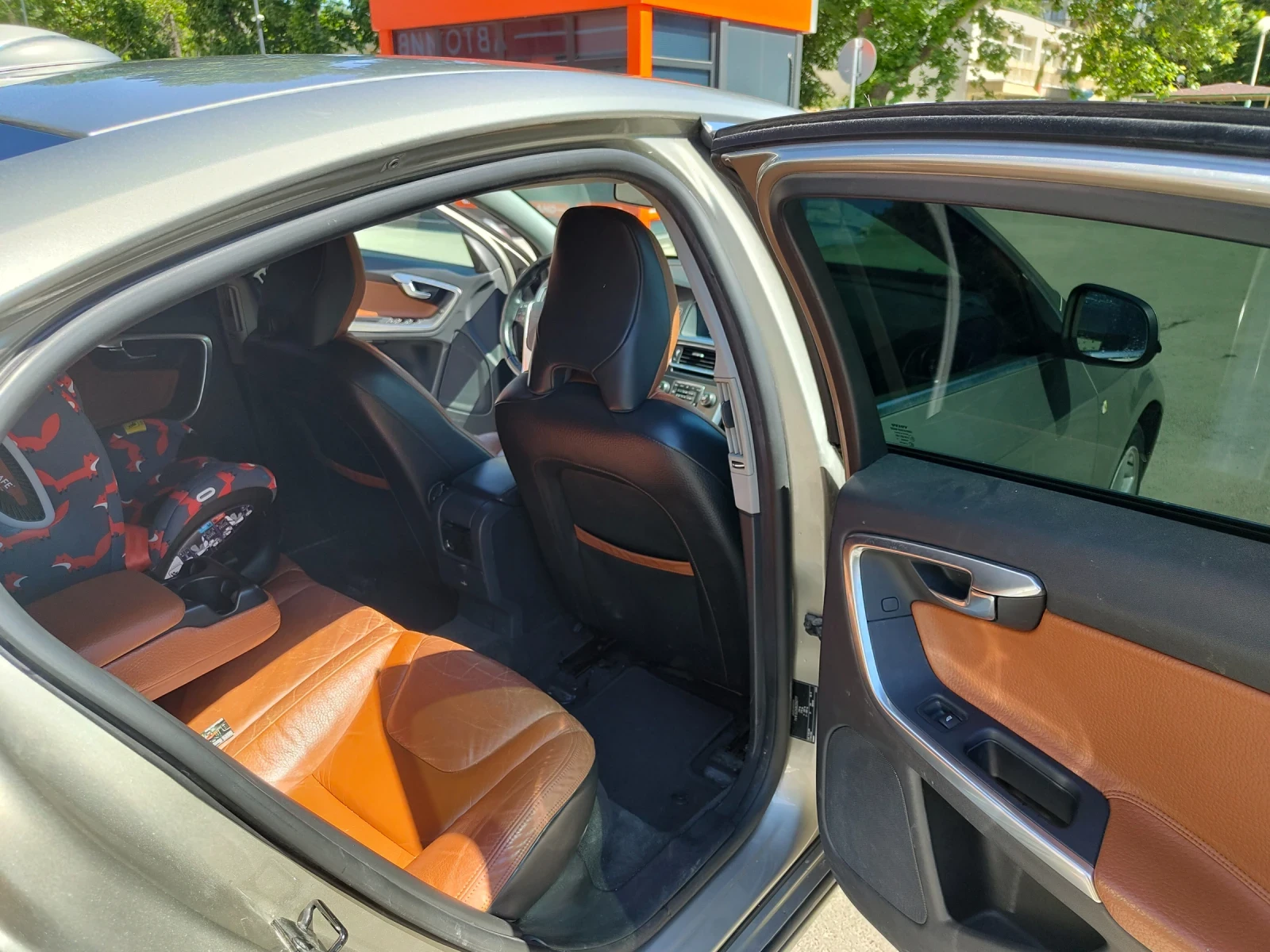 Volvo S60 D3, снимка 9 - Автомобили и джипове - 54105918