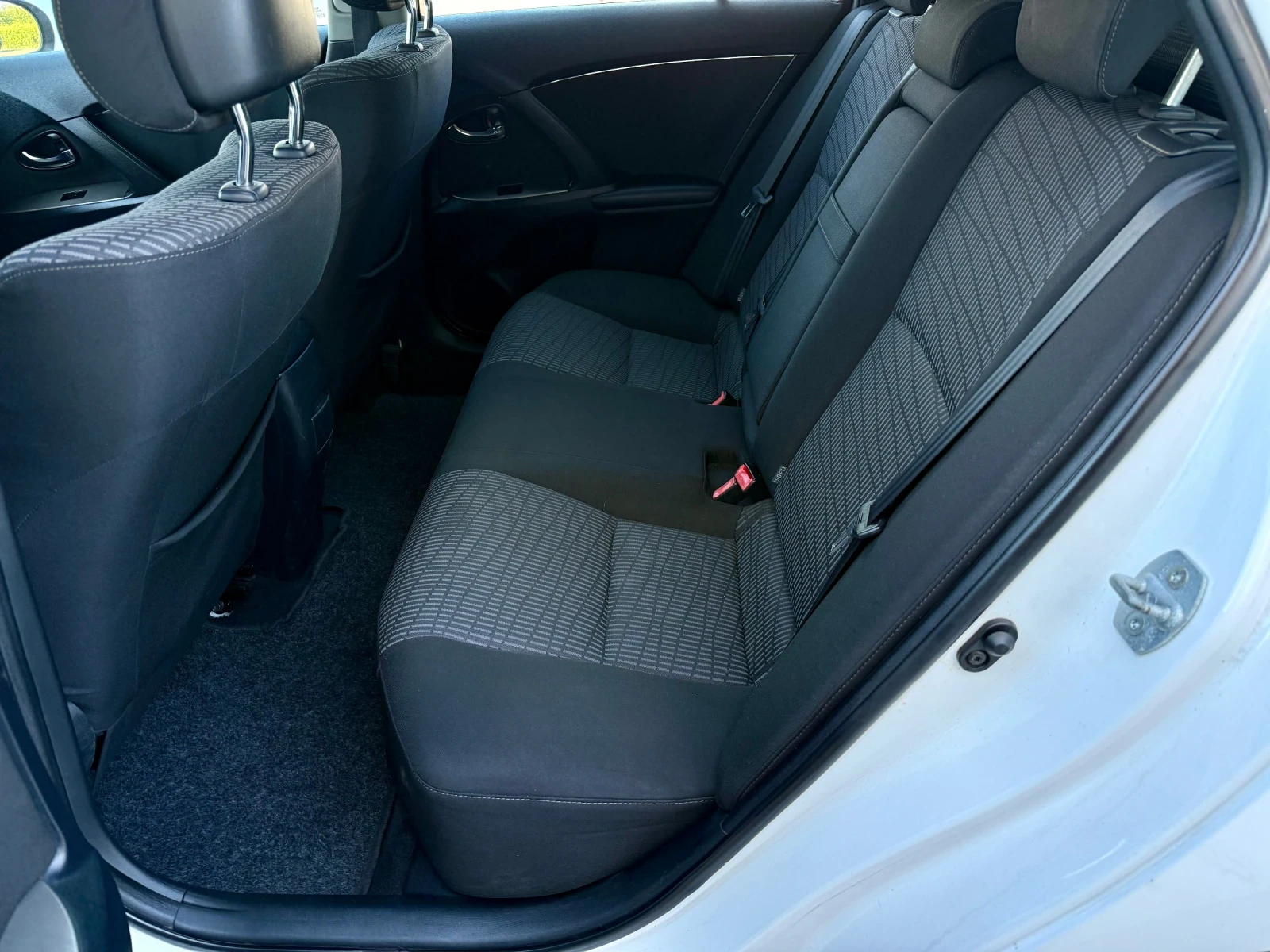 Toyota Avensis 2.0d-125��-��������-������ ��-��������� | Mobile.bg � ����������� 12