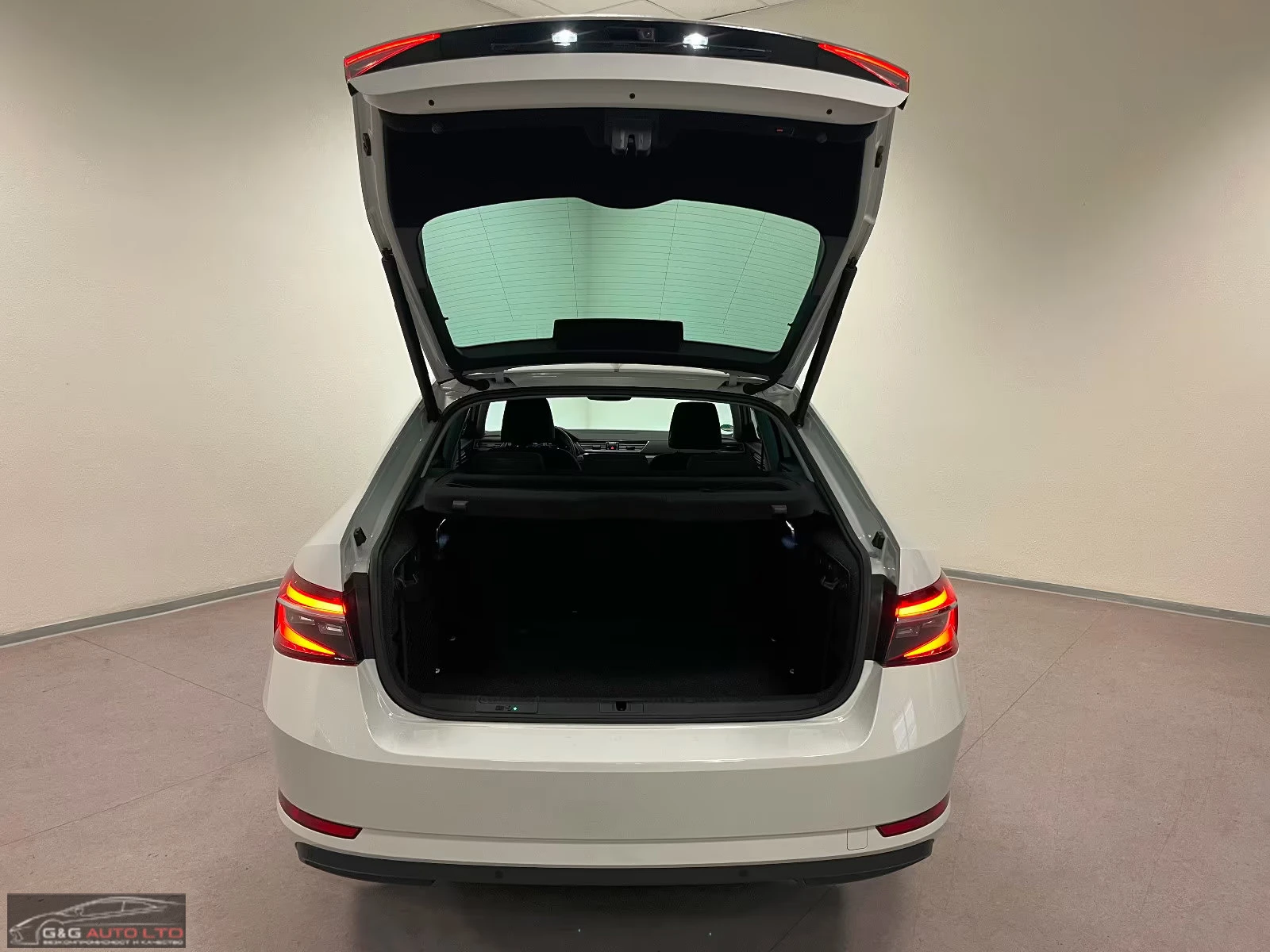 Skoda Superb 2.0TDI/200HP/STYLE/DSG/CAM/MEMO/NAVI/CPLAY/190q | Mobile.bg � ����������� 5
