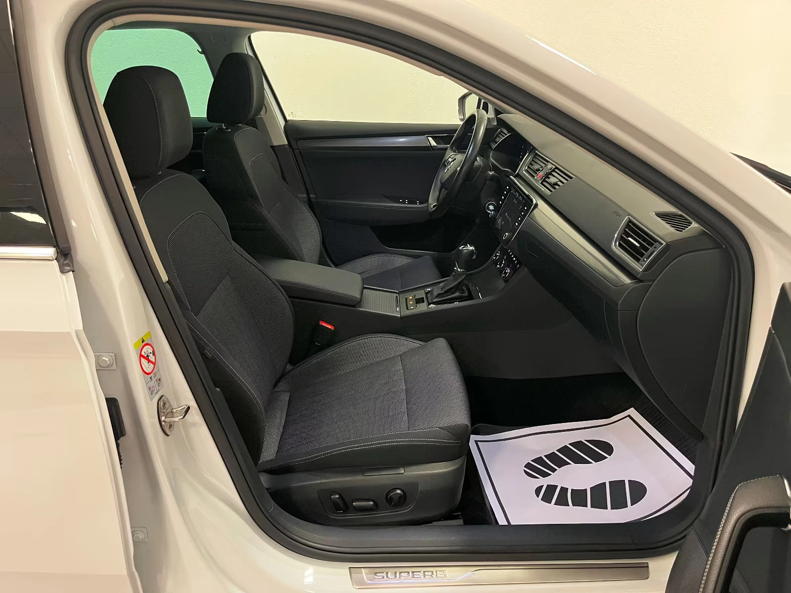 Skoda Superb 2.0TDI/200HP/STYLE/DSG/CAM/MEMO/NAVI/CPLAY/190q | Mobile.bg � ����������� 13