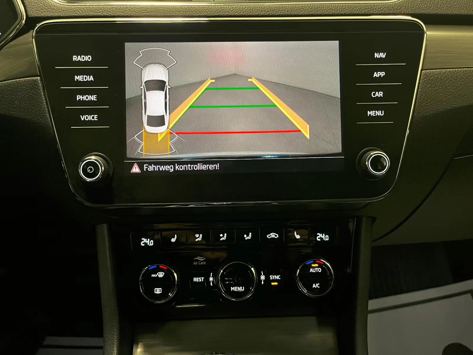 Skoda Superb 2.0TDI/200HP/STYLE/DSG/CAM/MEMO/NAVI/CPLAY/190q | Mobile.bg � ����������� 12