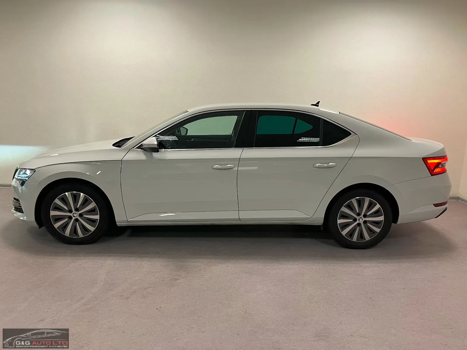 Skoda Superb 2.0TDI/200HP/STYLE/DSG/CAM/MEMO/NAVI/CPLAY/190q | Mobile.bg � ����������� 3