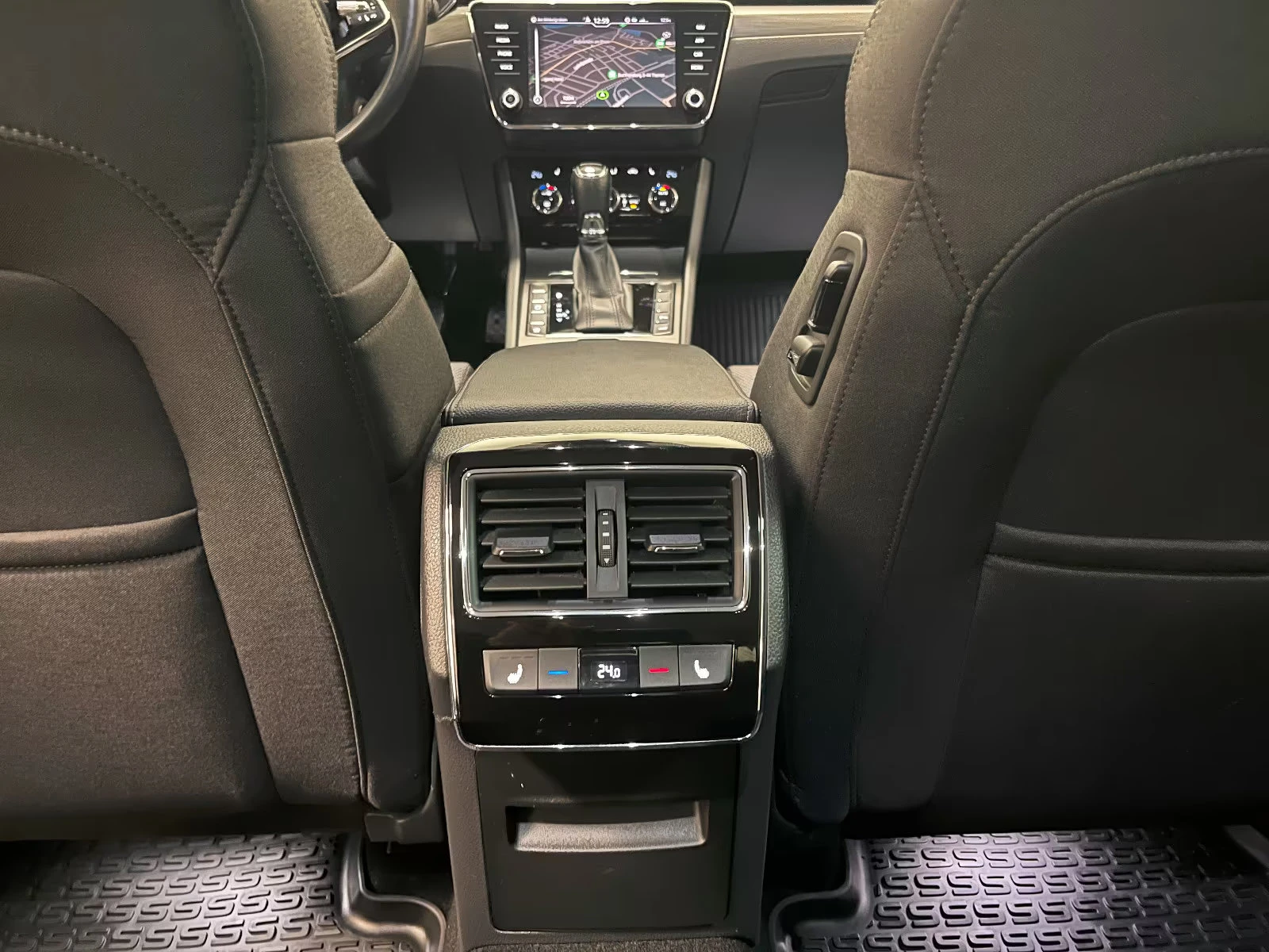 Skoda Superb 2.0TDI/200HP/STYLE/DSG/CAM/MEMO/NAVI/CPLAY/190q | Mobile.bg � ����������� 16