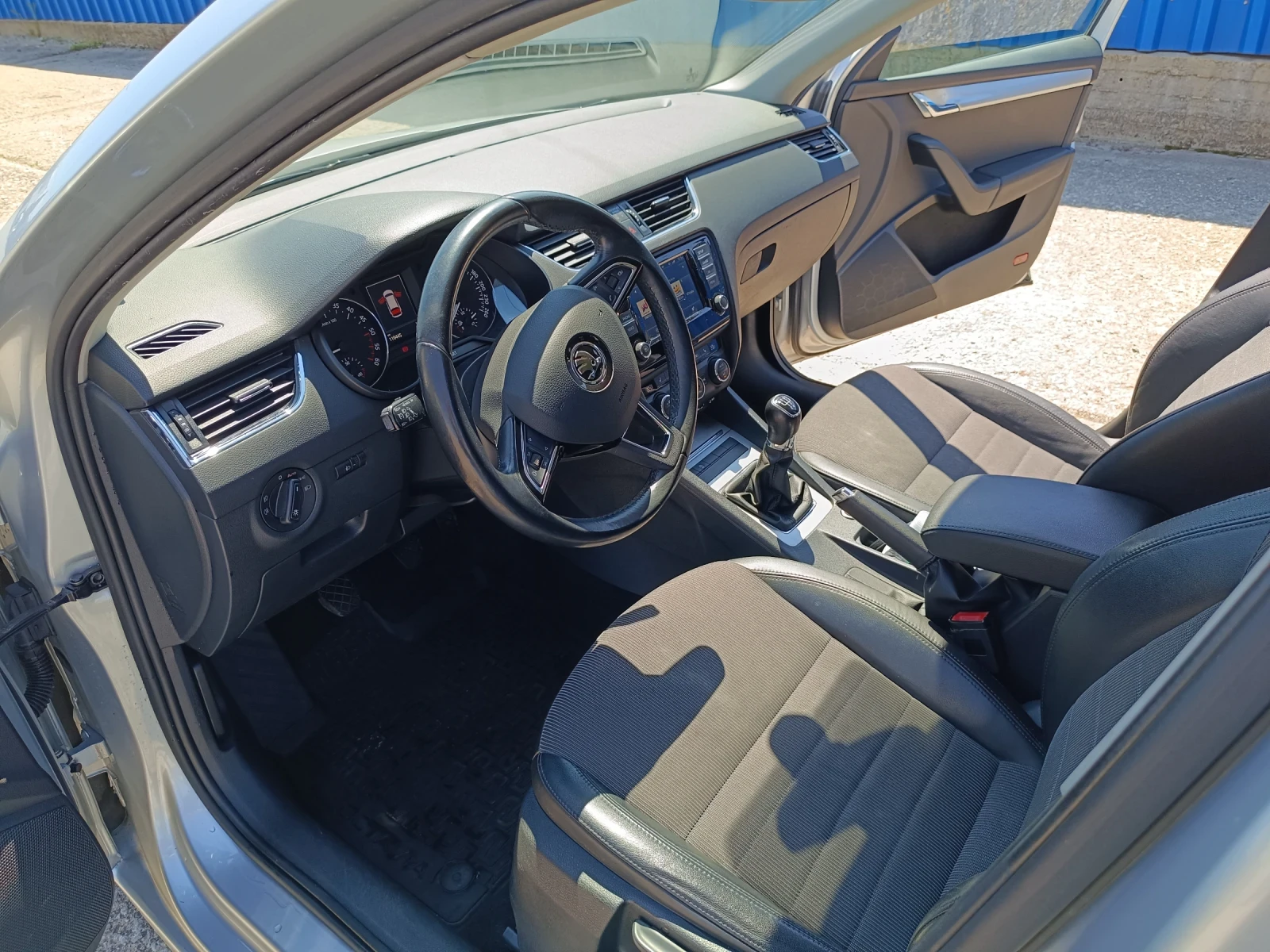 Skoda Octavia Комби стайл, снимка 8 - Автомобили и джипове - 54439398