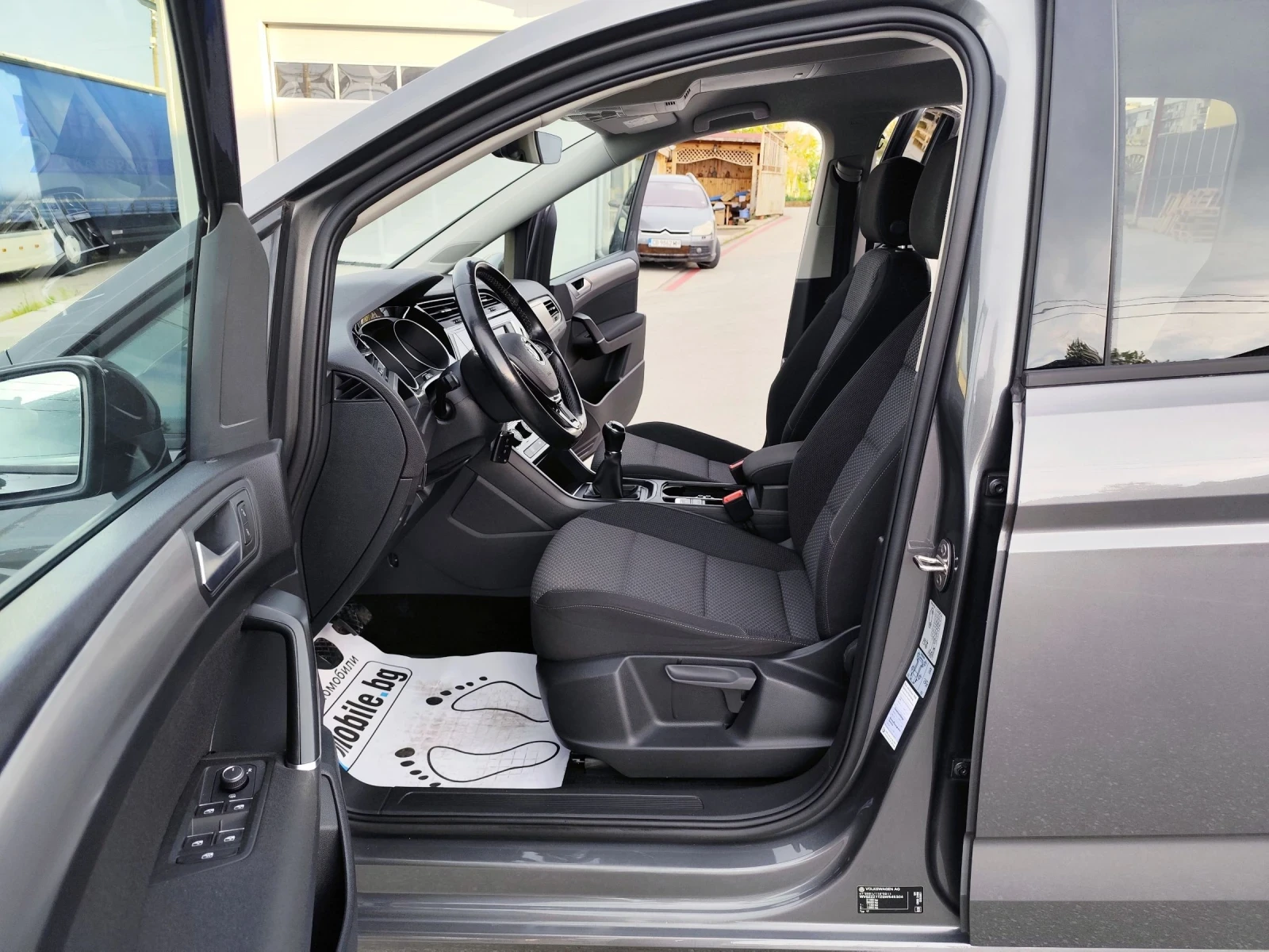 VW Touran 1.6TDI-110кс-6ск.-NAVI-ПОДГРЯВАНЕ-EURO-6, снимка 10 - Автомобили и джипове - 54556019