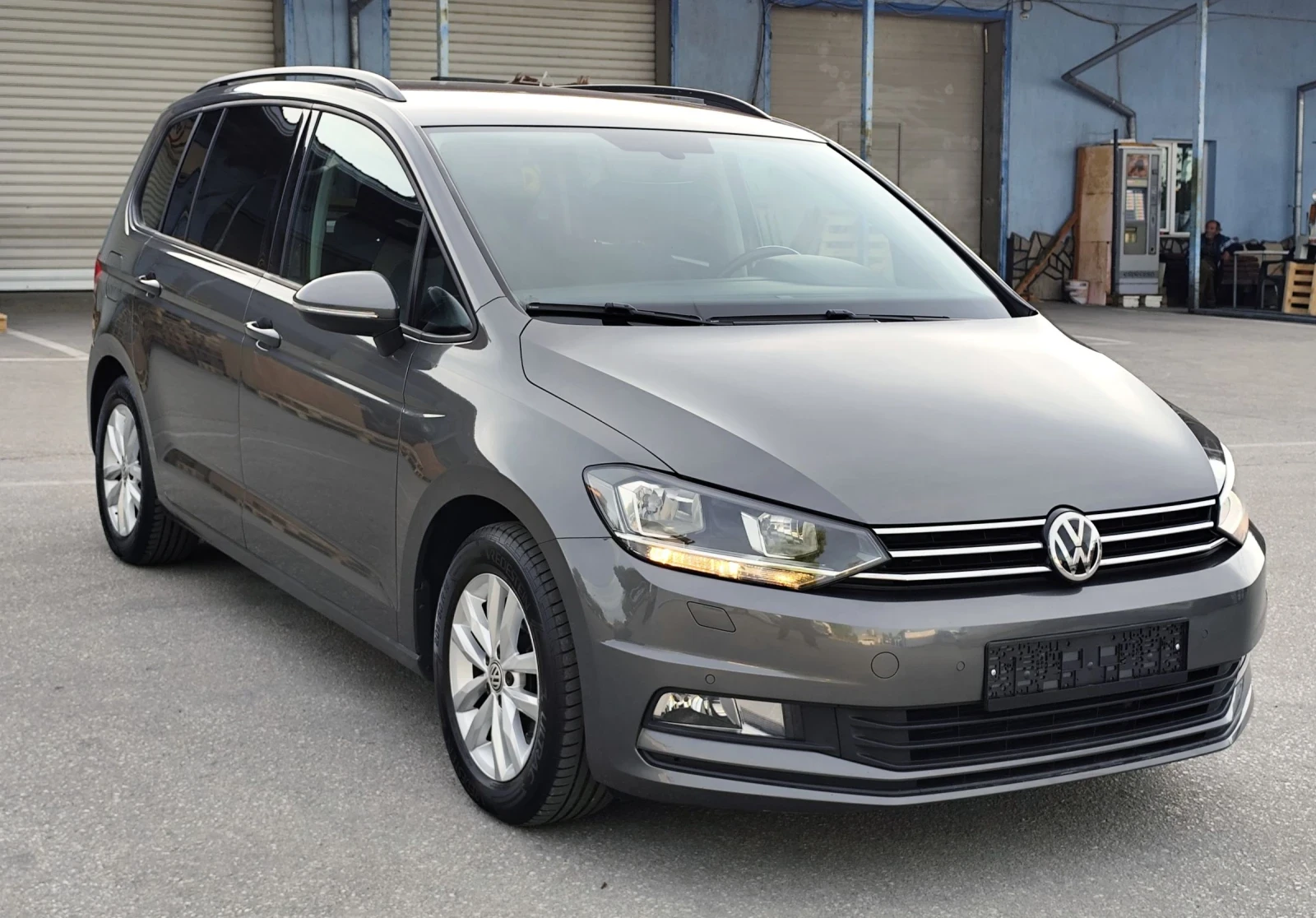 VW Touran 1.6TDI-110кс-6ск.-NAVI-ПОДГРЯВАНЕ-EURO-6, снимка 8 - Автомобили и джипове - 54556019
