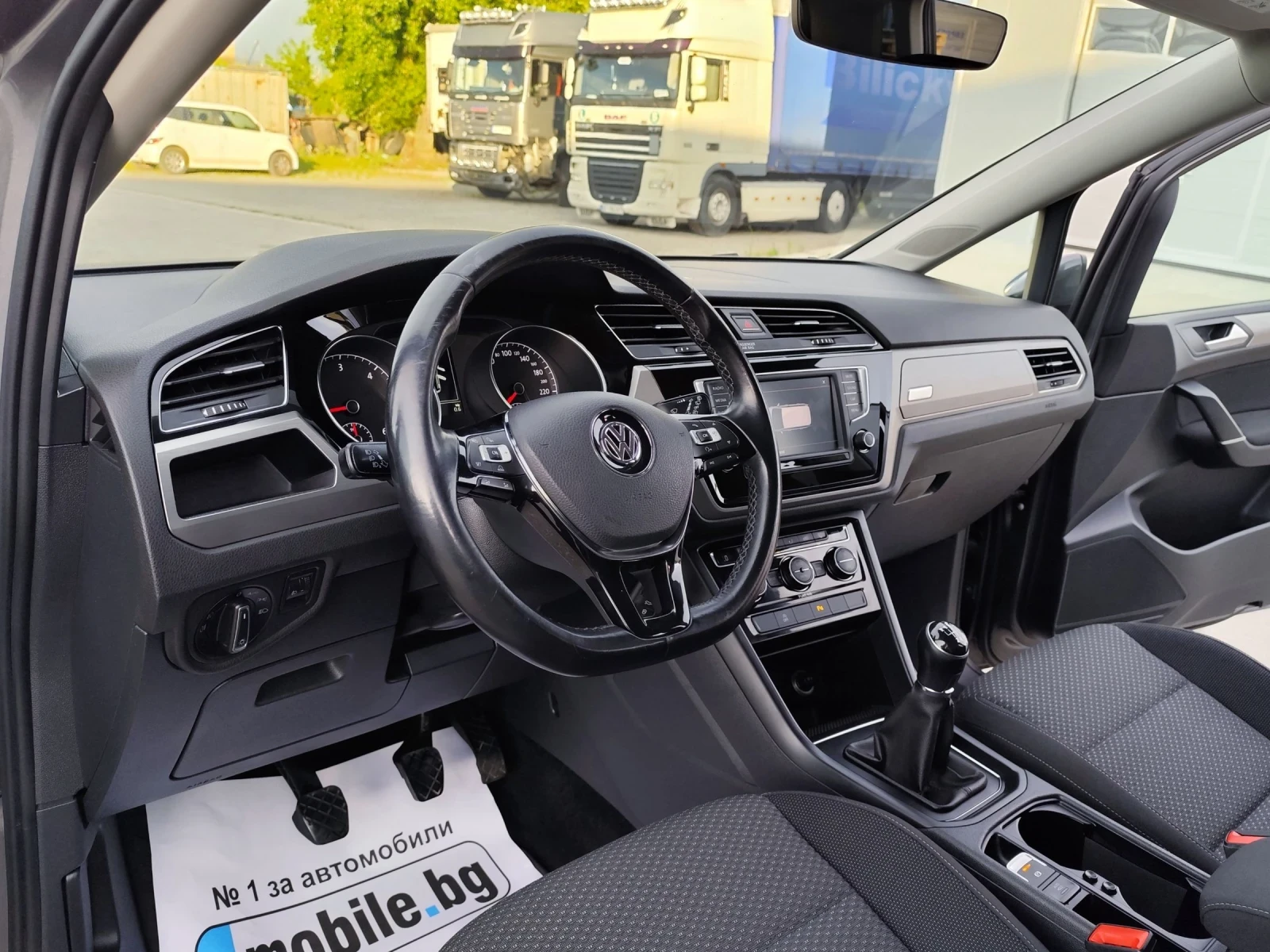 VW Touran 1.6TDI-110кс-6ск.-NAVI-ПОДГРЯВАНЕ-EURO-6, снимка 15 - Автомобили и джипове - 54556019