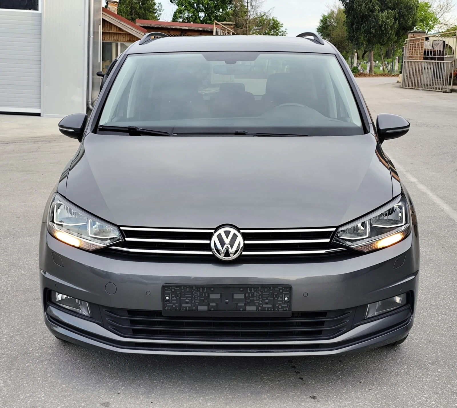 VW Touran 1.6TDI-110кс-6ск.-NAVI-ПОДГРЯВАНЕ-EURO-6, снимка 2 - Автомобили и джипове - 54556019
