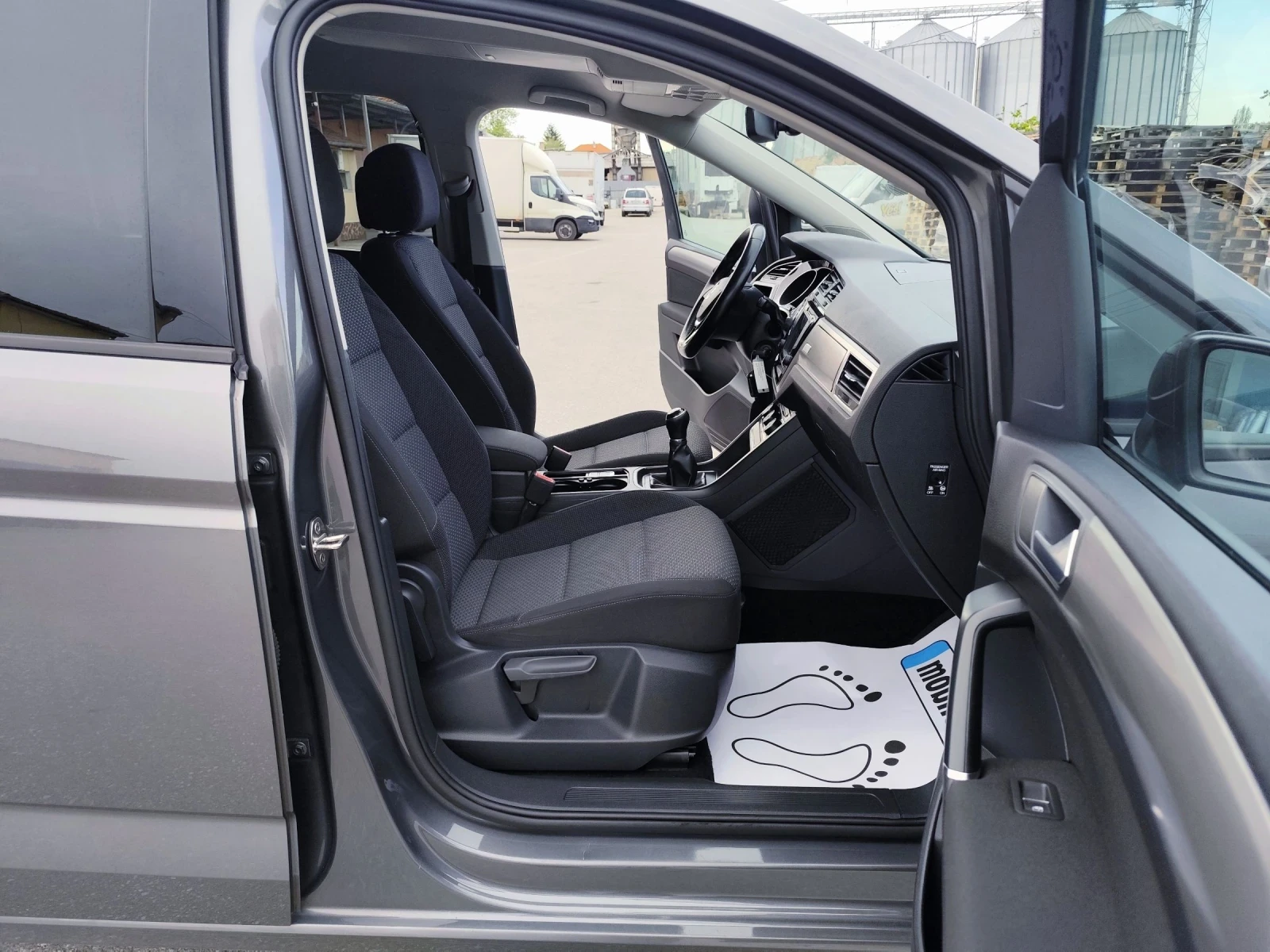VW Touran 1.6TDI-110кс-6ск.-NAVI-ПОДГРЯВАНЕ-EURO-6, снимка 13 - Автомобили и джипове - 54556019