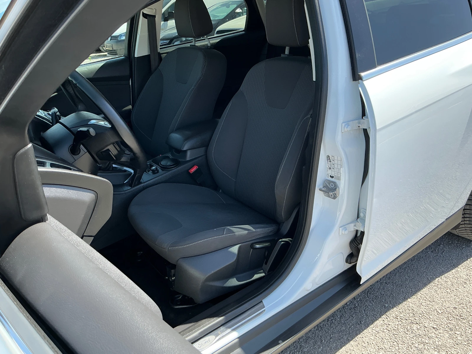 Ford Focus 1.6 TDCI Titanium, снимка 13 - Автомобили и джипове - 55093382