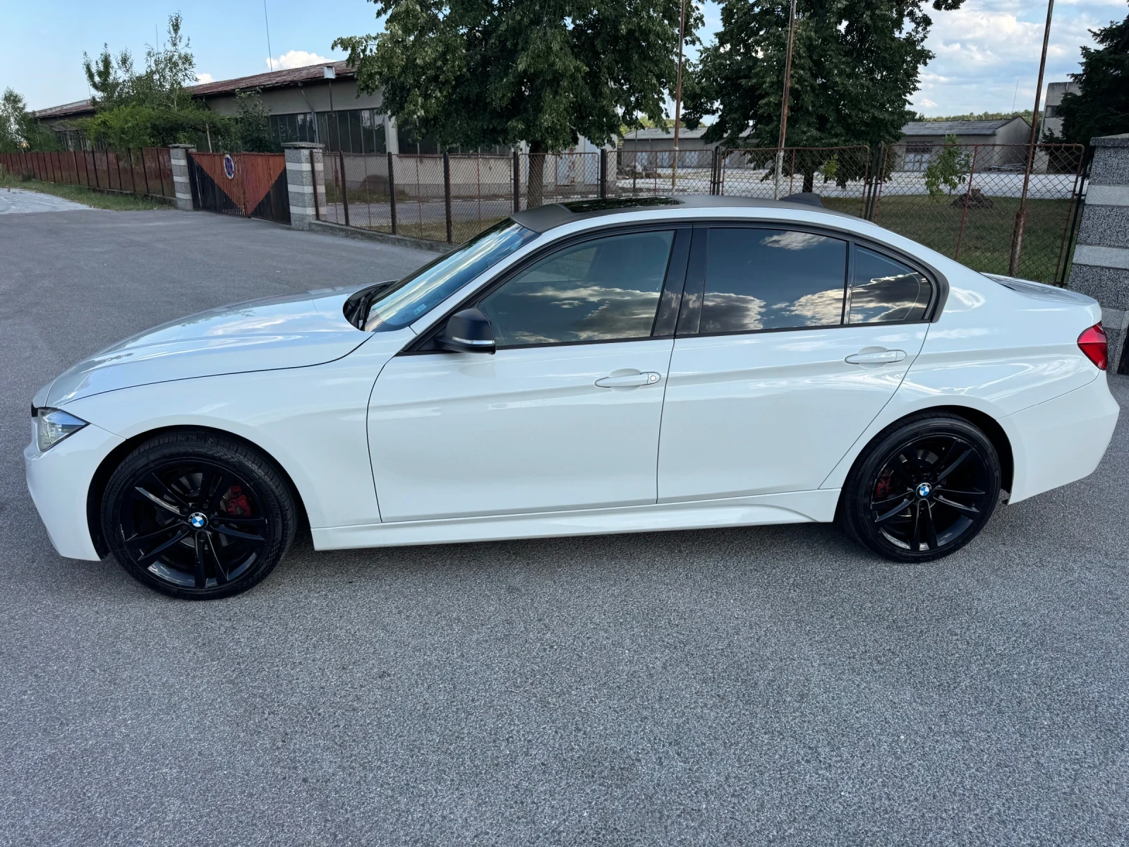 BMW 330 Facelift, снимка 4 - Автомобили и джипове - 55403139