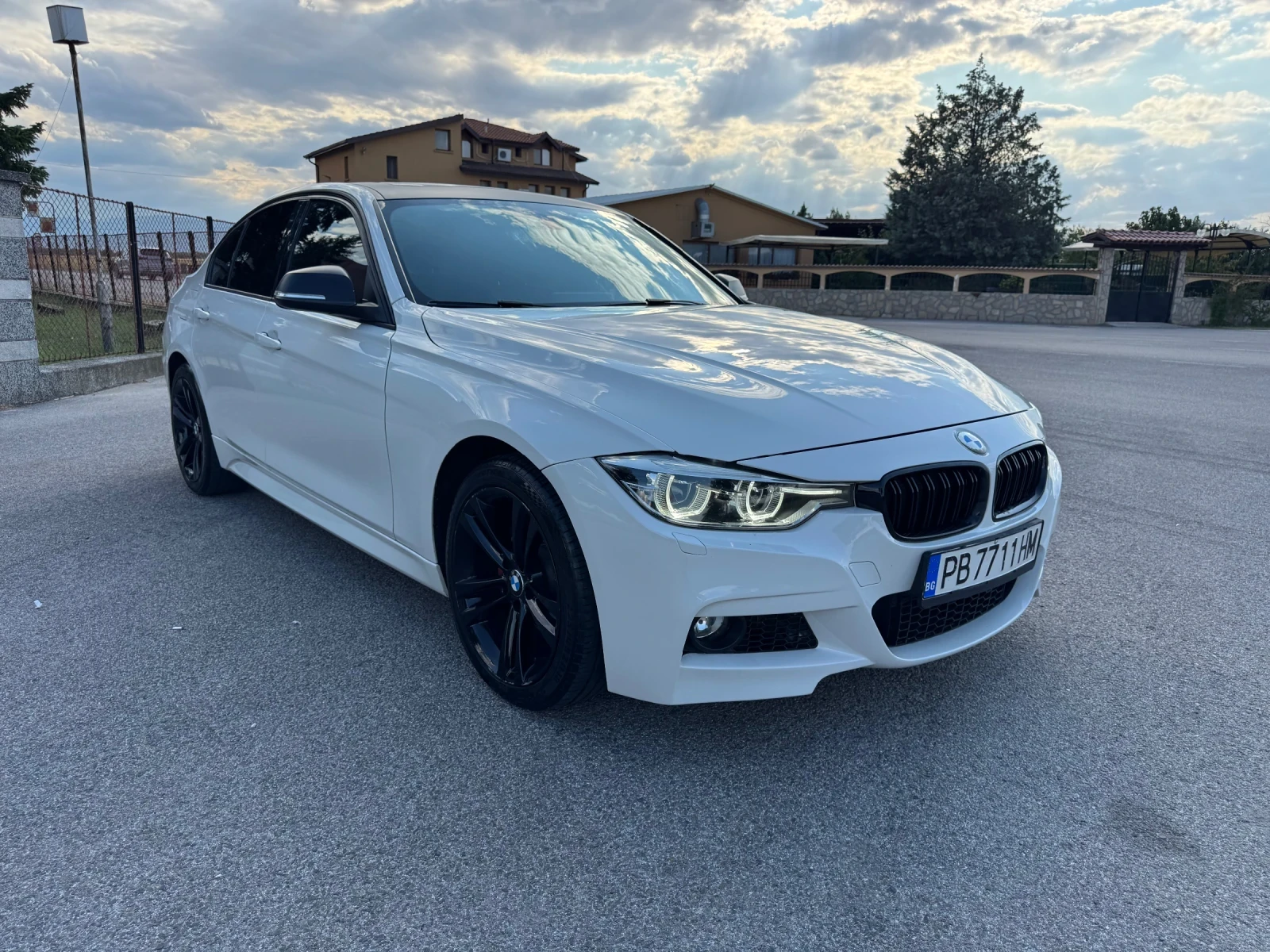 BMW 330 Facelift, снимка 2 - Автомобили и джипове - 55403139