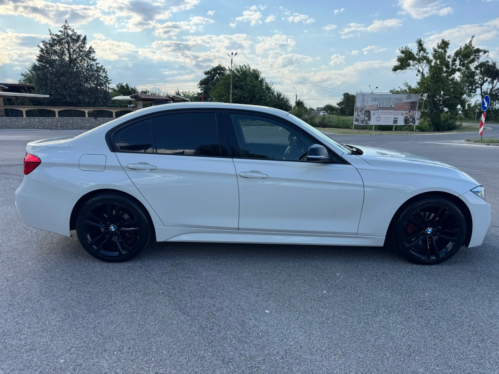 BMW 330 Facelift, снимка 3 - Автомобили и джипове - 55403139