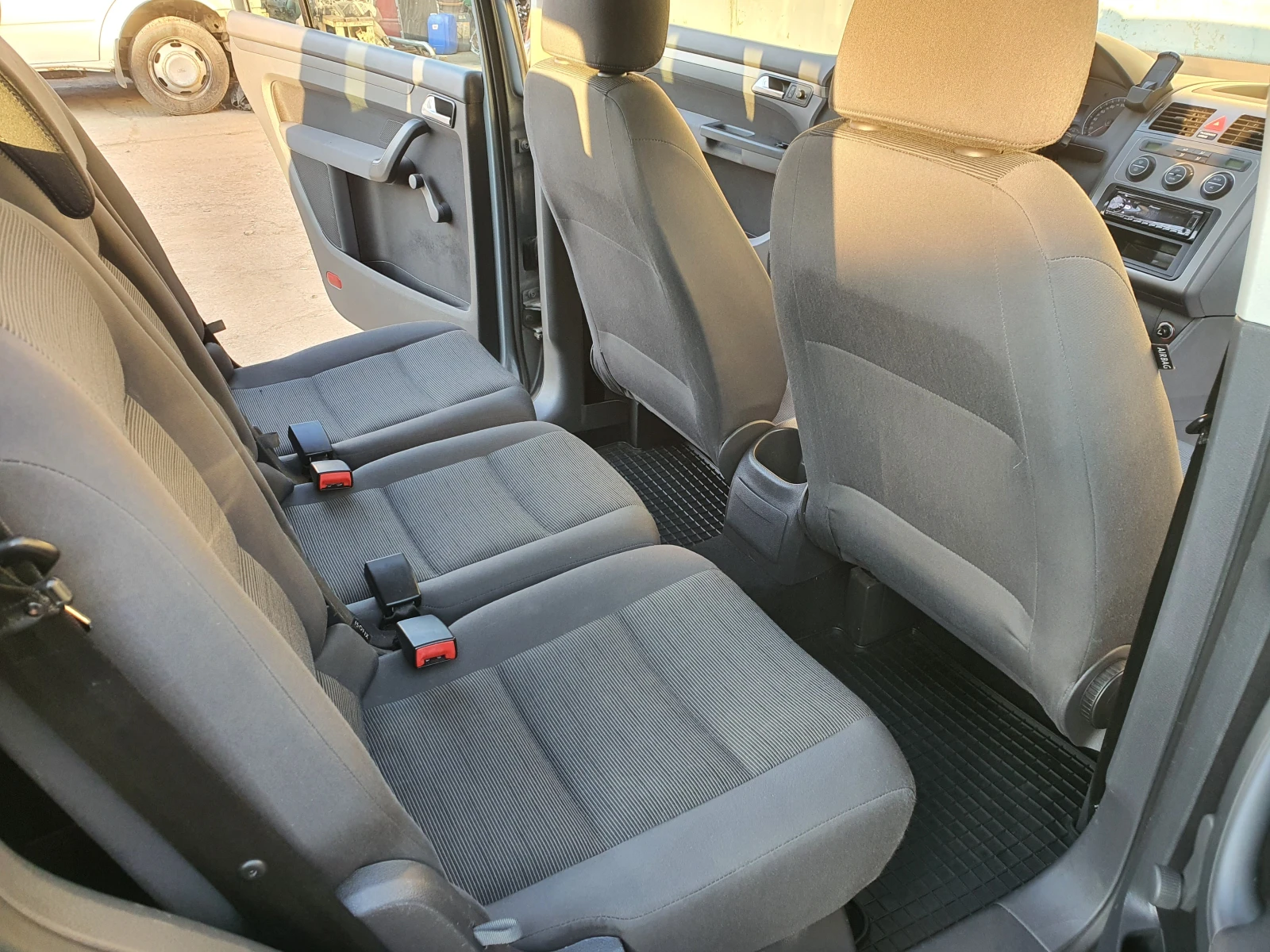 VW Touran 1.9-TDI , снимка 15 - Автомобили и джипове - 55621367