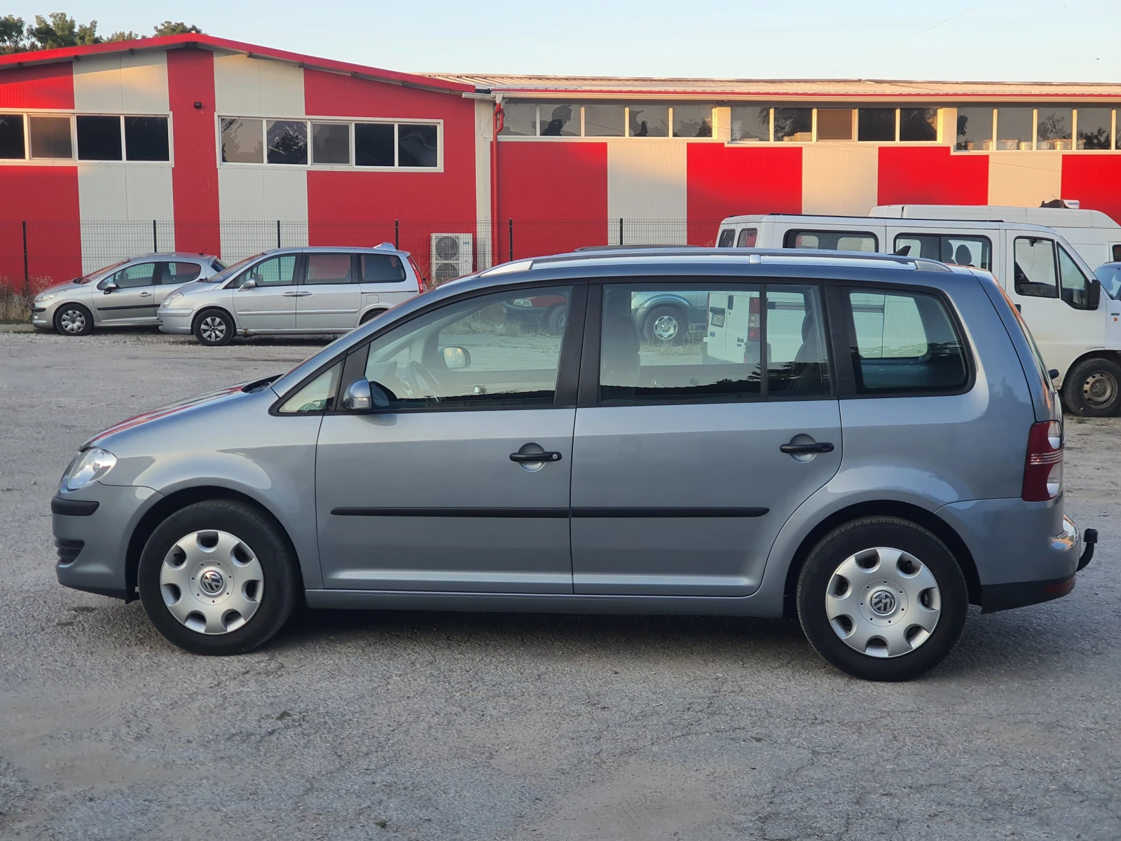 VW Touran 1.9-TDI , снимка 7 - Автомобили и джипове - 55621367