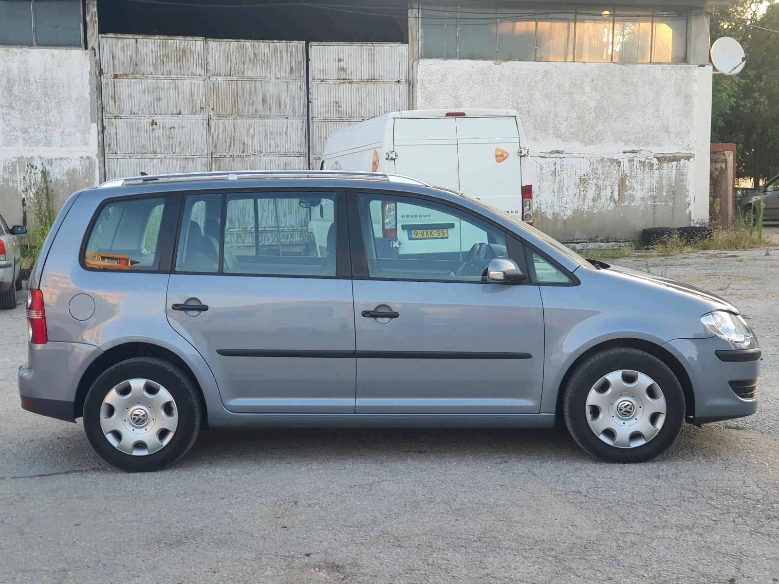 VW Touran 1.9-TDI , снимка 8 - Автомобили и джипове - 55621367