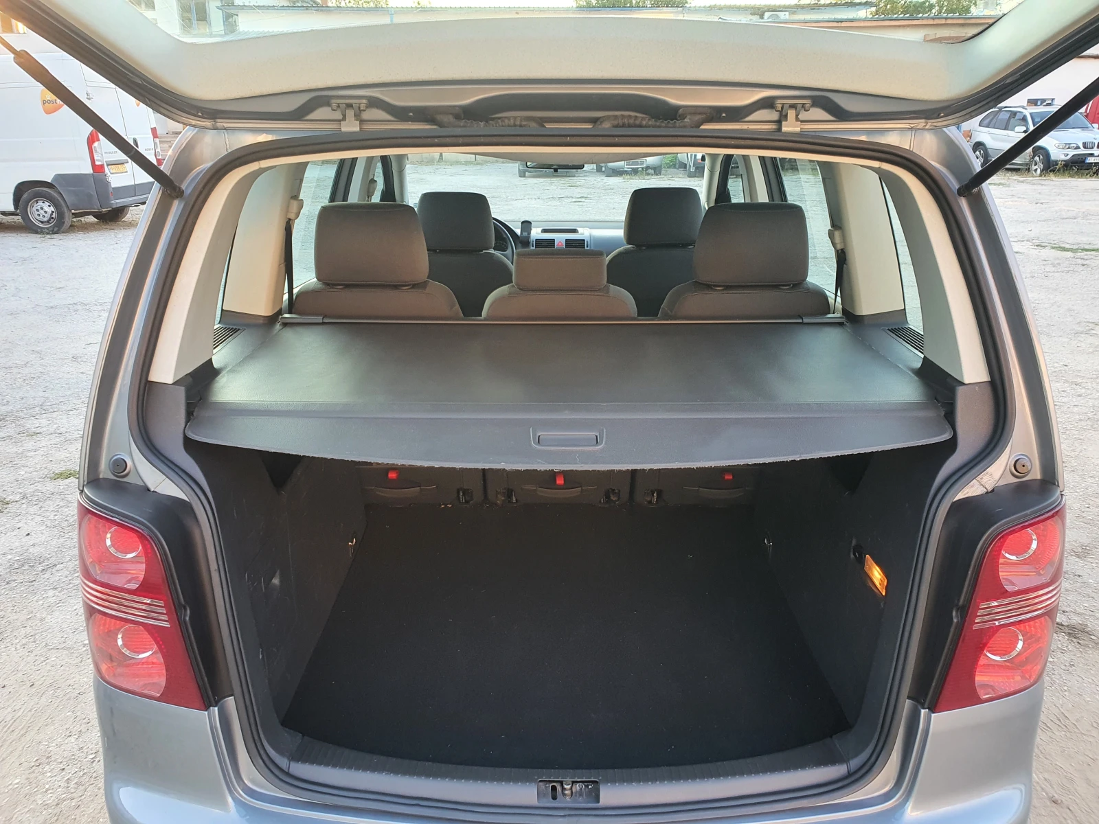 VW Touran 1.9-TDI , снимка 16 - Автомобили и джипове - 55621367