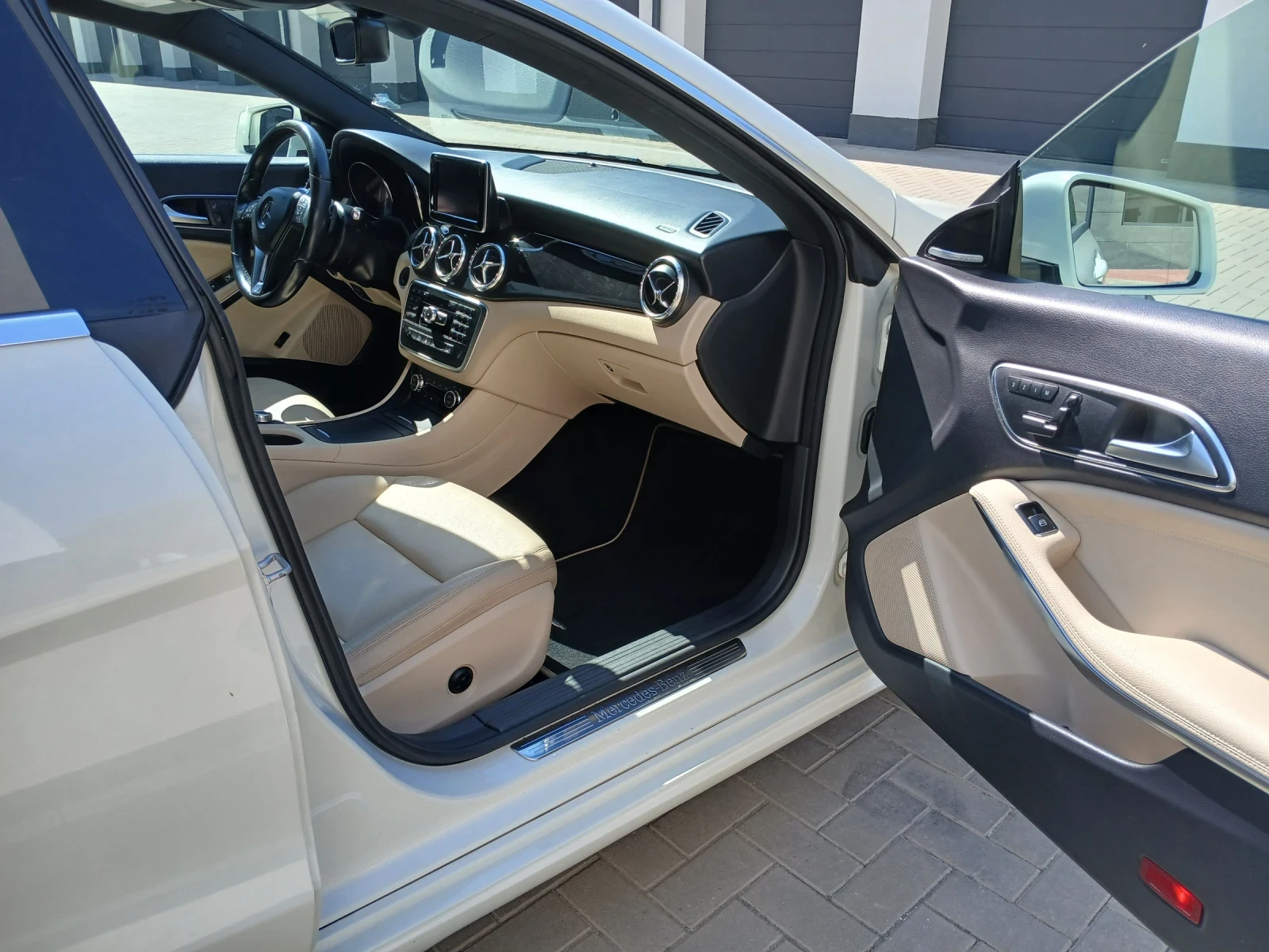 Mercedes-Benz CLA 250, снимка 15 - Автомобили и джипове - 55661764