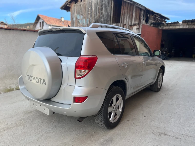 Toyota Rav4 2.2, снимка 4 - Автомобили и джипове - 49104778