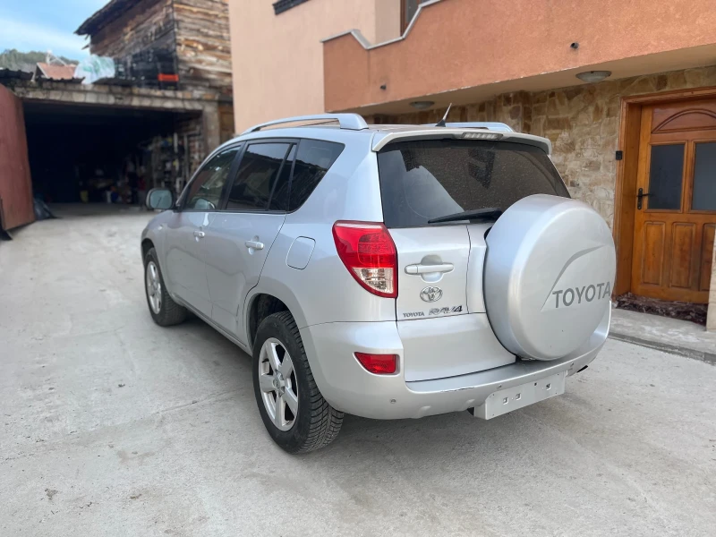 Toyota Rav4 2.2, снимка 2 - Автомобили и джипове - 49104778