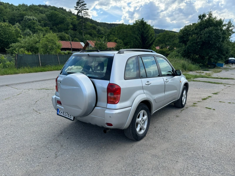 Toyota Rav4 2.0 D4D, снимка 6 - Автомобили и джипове - 49224377