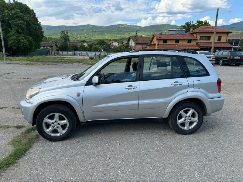 Toyota Rav4 2.0 D4D, снимка 3 - Автомобили и джипове - 49224377