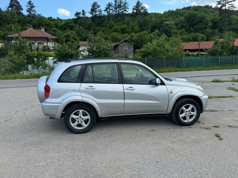 Toyota Rav4 2.0 D4D, снимка 7 - Автомобили и джипове - 49224377