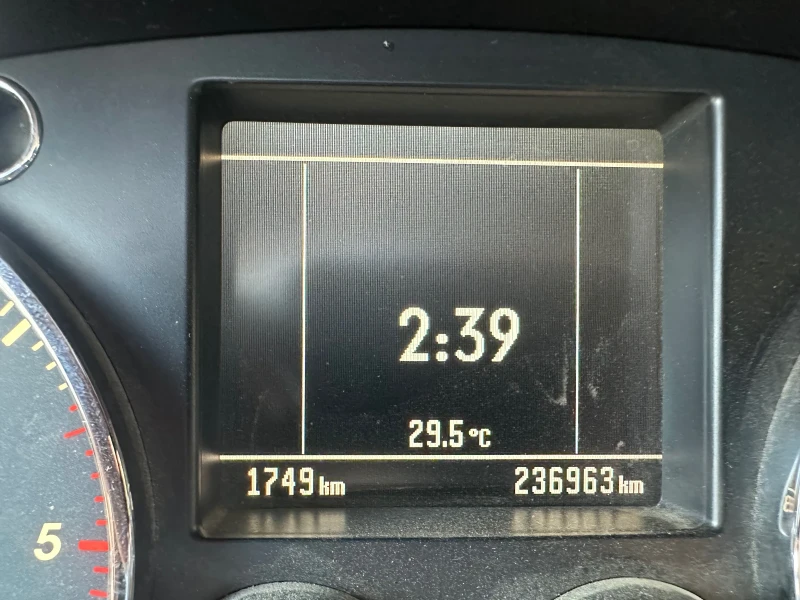 VW Touareg 2.5 TDI, снимка 13 - Автомобили и джипове - 52542518