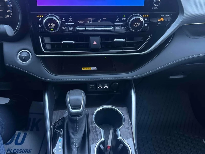 Toyota Highlander * Hybrid Limited * CARFAX * БЕЗ ПЪРВОНАЧАЛНА ВНОСК, снимка 9 - Автомобили и джипове - 52877808