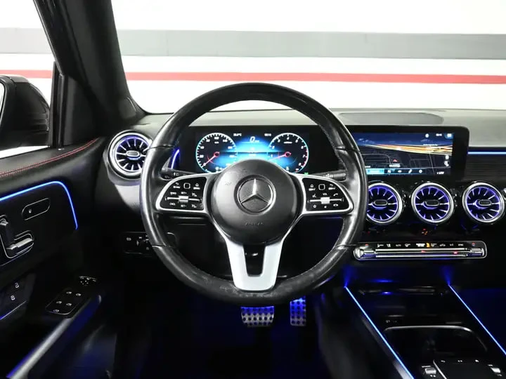 Mercedes-Benz GLB 250 * АВТО КРЕДИТ* ЦЕНА ДО БГ * Сервизна история * , снимка 8 - Автомобили и джипове - 55617791