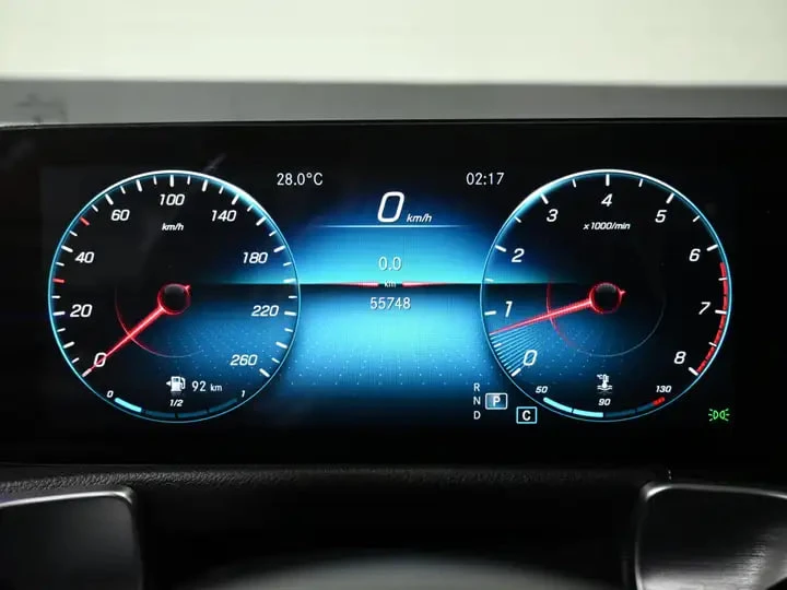 Mercedes-Benz GLB 250 * АВТО КРЕДИТ* ЦЕНА ДО БГ * Сервизна история * , снимка 10 - Автомобили и джипове - 55617791