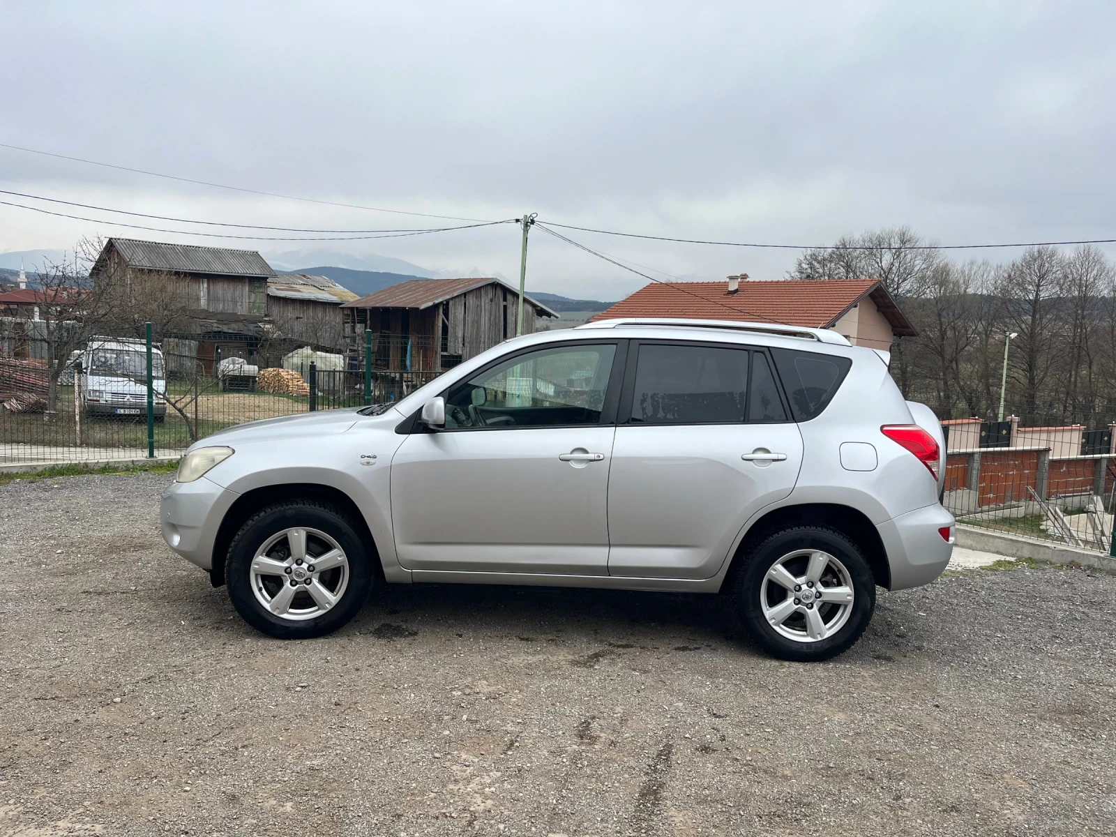 Toyota Rav4 2.2 - изображение 3