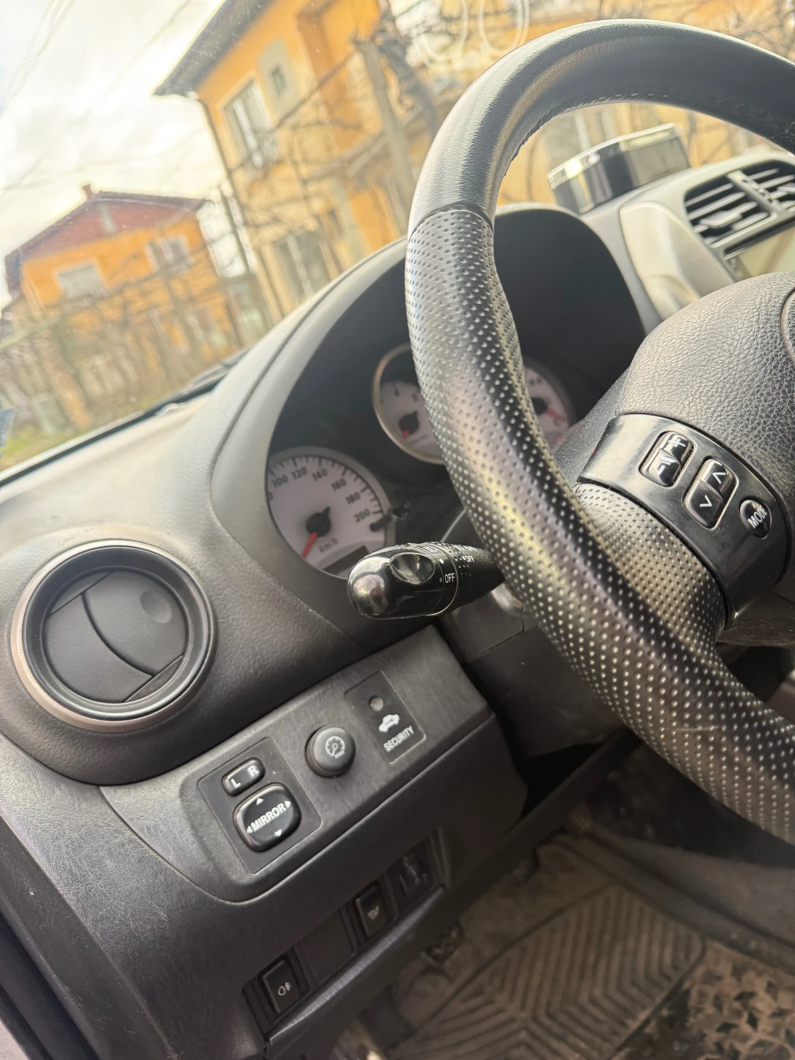 Toyota Rav4  - изображение 9