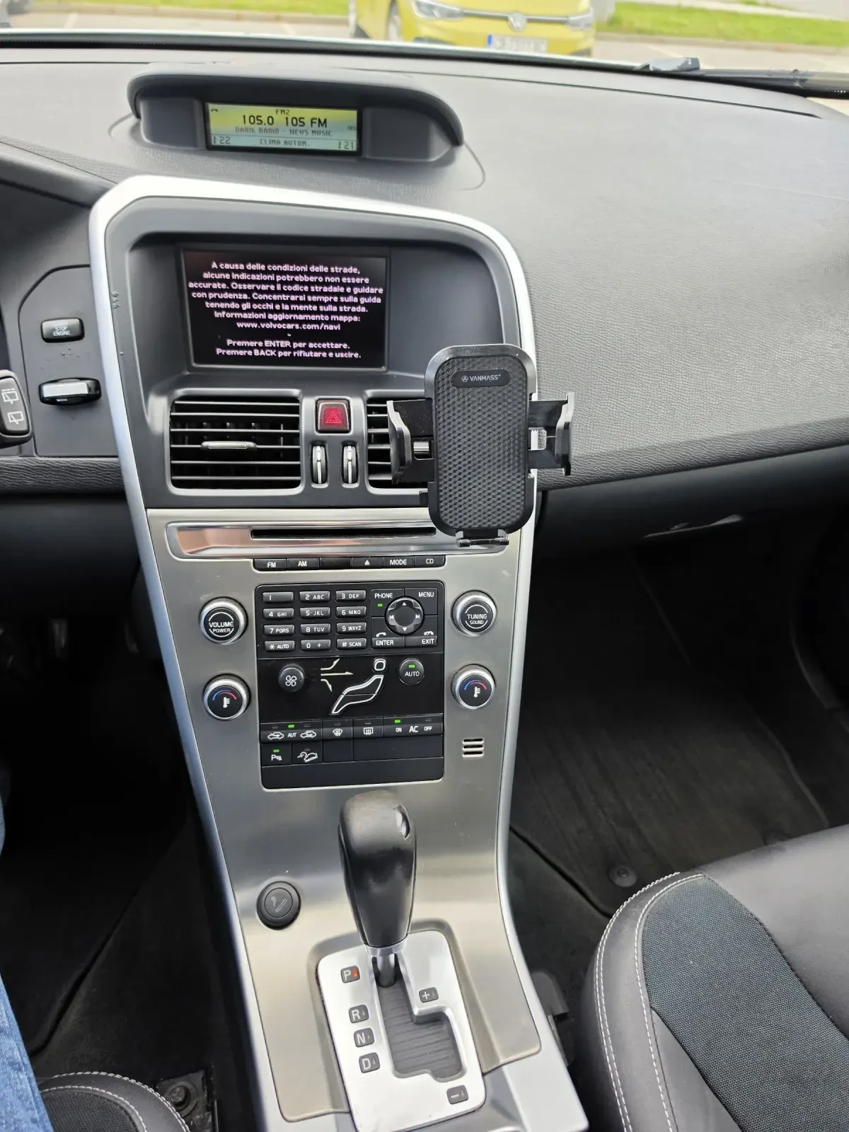 Volvo XC60 2.4 D5 AWD, снимка 11 - Автомобили и джипове - 54707825