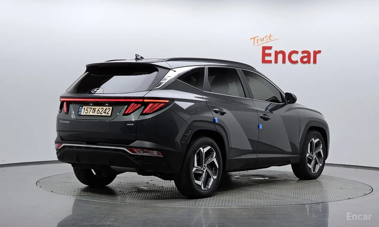 Hyundai Tucson 4WD Premium| 2.0 DIESEL| LED| LEATHER| NAVI| KAMER, снимка 2 - Автомобили и джипове - 55185576