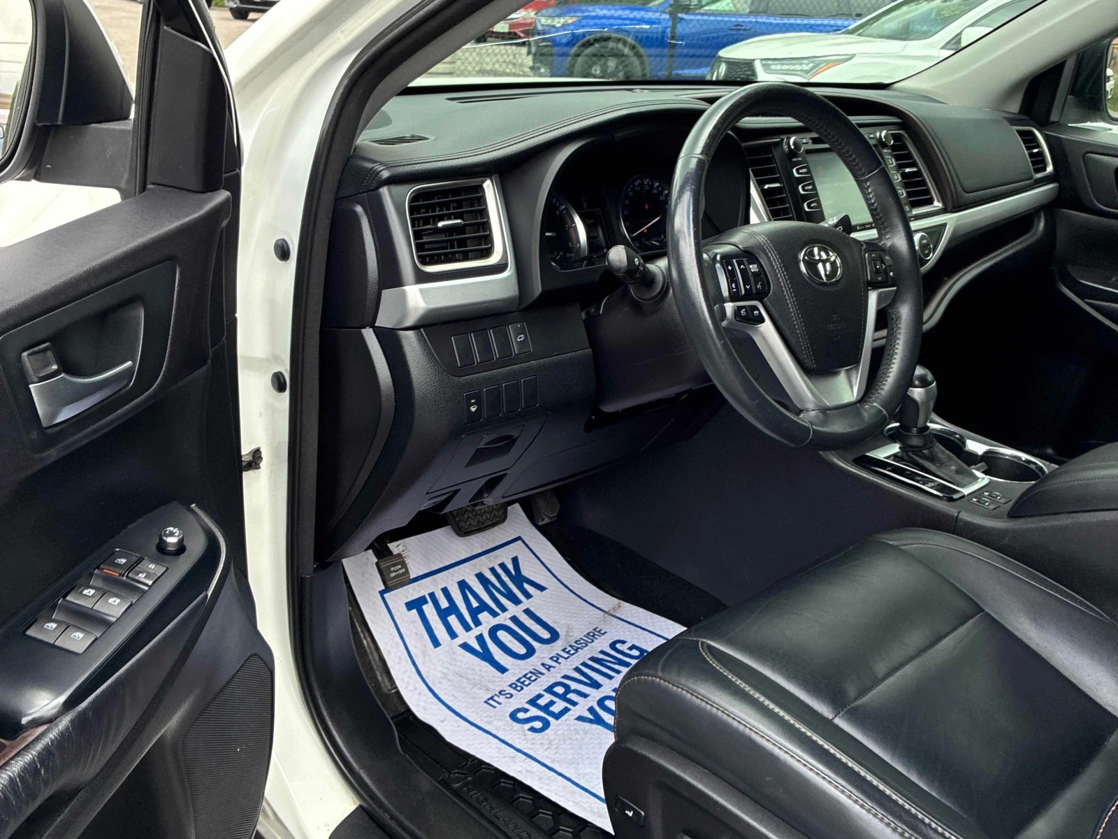 Toyota Highlander XLE/CARFAX/ШИБЕДАХ/ПОДГРЕВ/КОЖА, снимка 5 - Автомобили и джипове - 55800793