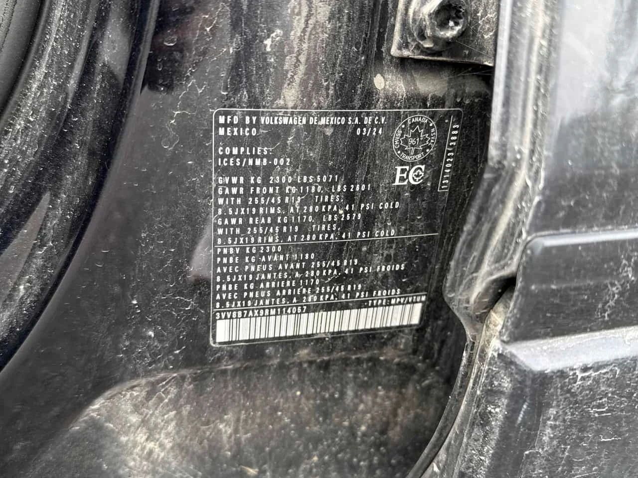 VW Tiguan * Comfortline R Line Black Edition * CARFAX * , снимка 10 - Автомобили и джипове - 56302162