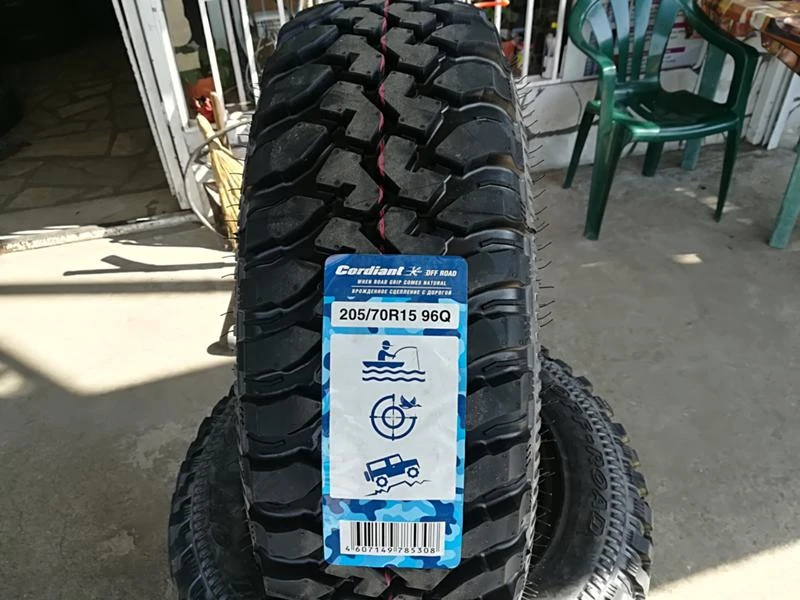 Гуми Летни 205/70R15, снимка 1 - Гуми и джанти - 21495819