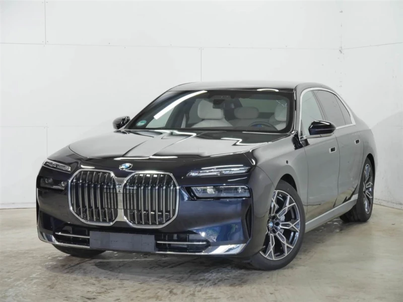 BMW 740 xDrive, снимка 1 - Автомобили и джипове - 47420025