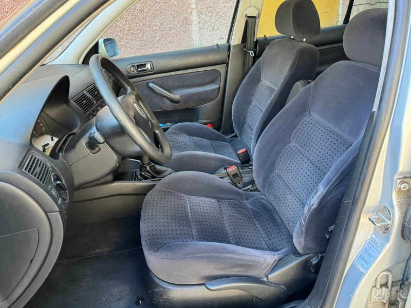 VW Golf 1.6i* Климатик, снимка 12 - Автомобили и джипове - 47611147