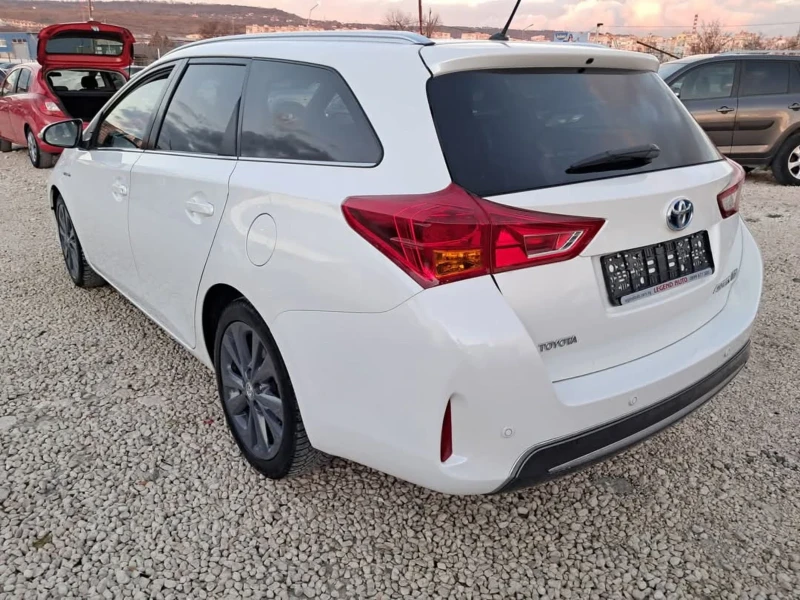 Toyota Auris 1.8 ХИБРИД , снимка 6 - Автомобили и джипове - 48292554