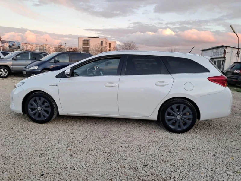 Toyota Auris 1.8 ХИБРИД , снимка 8 - Автомобили и джипове - 48292554