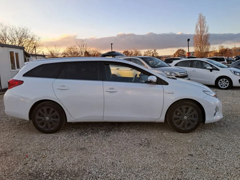 Toyota Auris 1.8 ХИБРИД , снимка 7 - Автомобили и джипове - 48292554