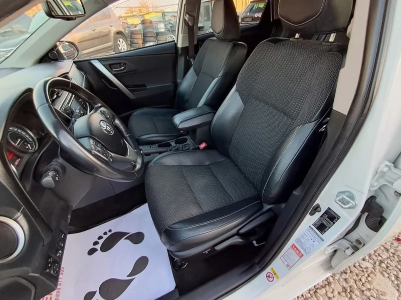 Toyota Auris 1.8 ХИБРИД , снимка 10 - Автомобили и джипове - 48292554